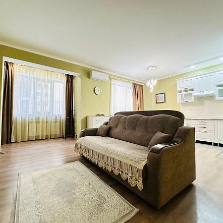 Appartamento Central Park In The City Center Almaty Esterno foto