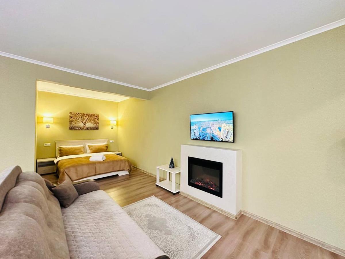 Appartamento Central Park In The City Center Almaty Esterno foto