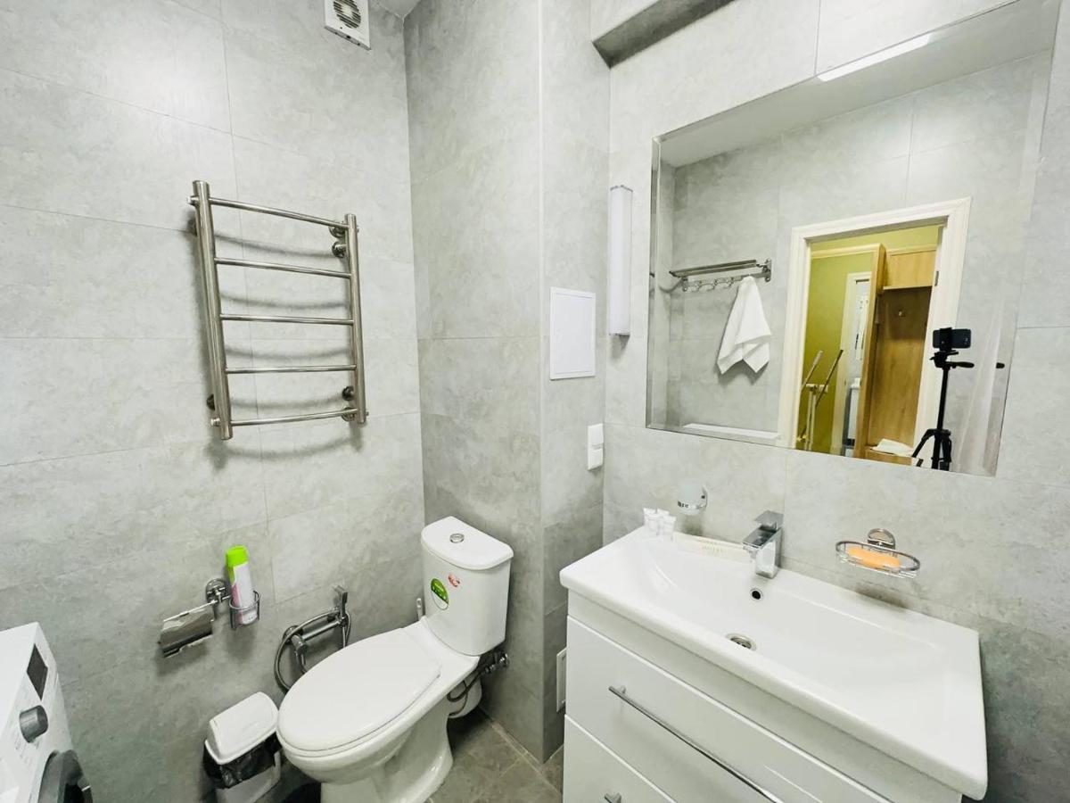 Appartamento Central Park In The City Center Almaty Esterno foto