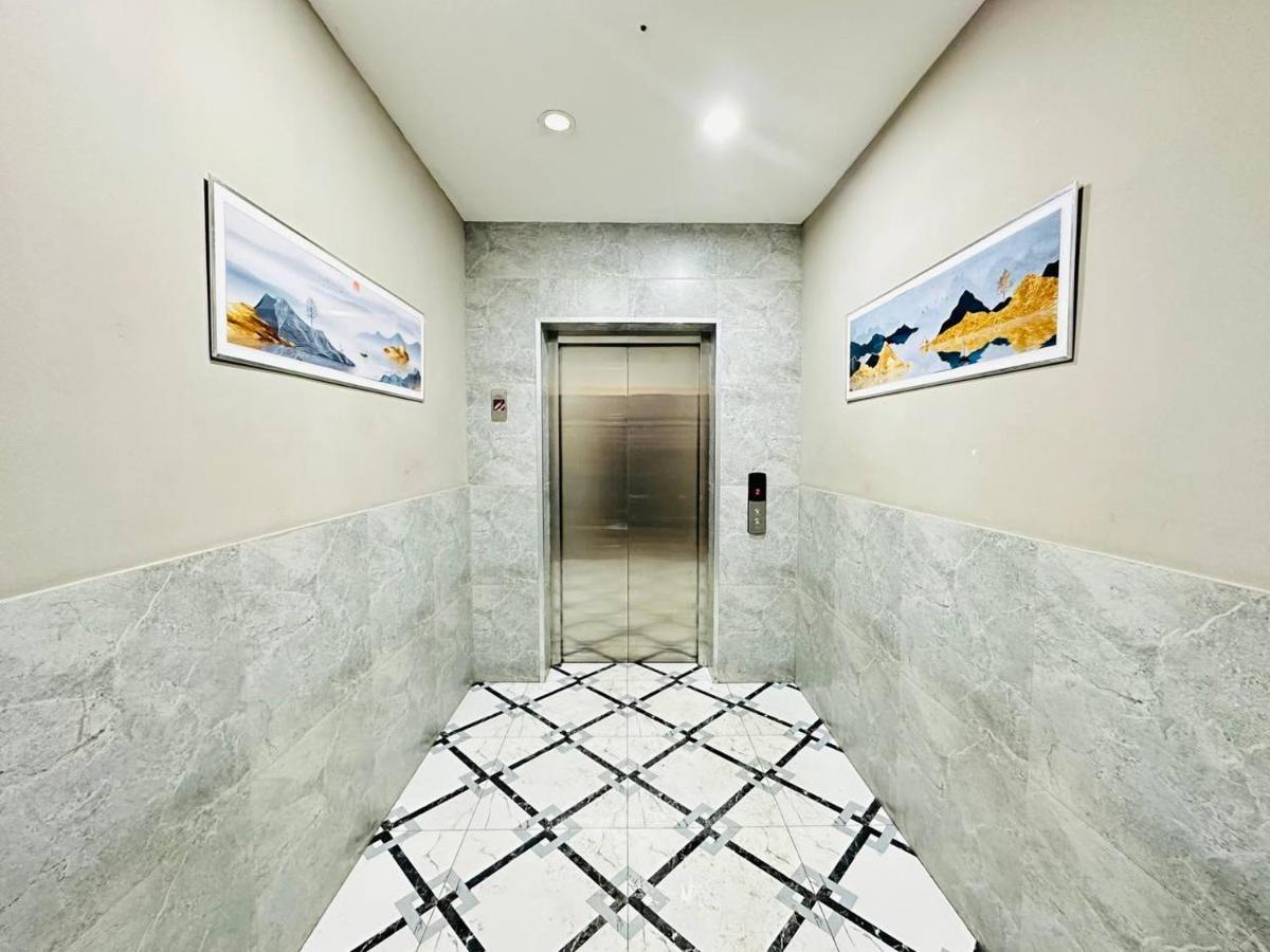 Appartamento Central Park In The City Center Almaty Esterno foto